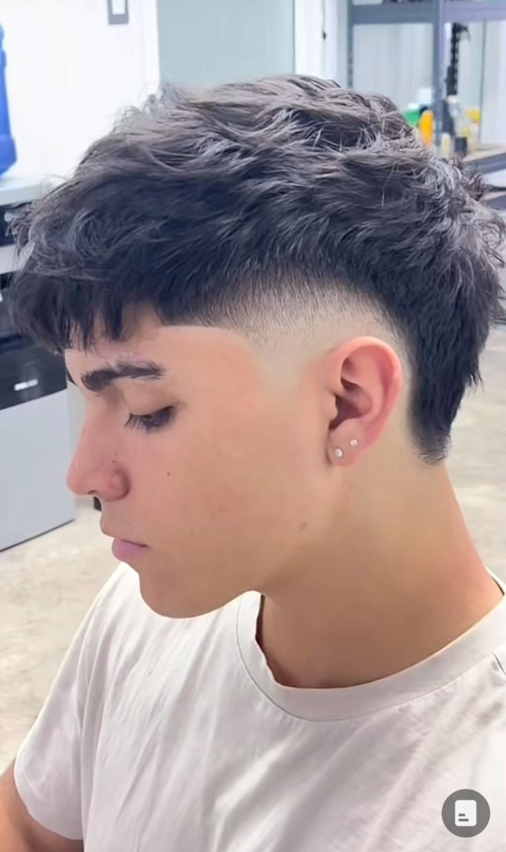 Fo Hawk For Boys, Taper Fade Pelo Corto, V Cut Hair Men, Faux Hawk Men Fade, Short Mohawk Fade, Corte Taper Fade, Mid Fade Haircut Men, Latino Haircuts, Taper Fade Mullet