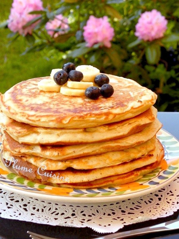 a stack of pancakes sitting on top of a plate