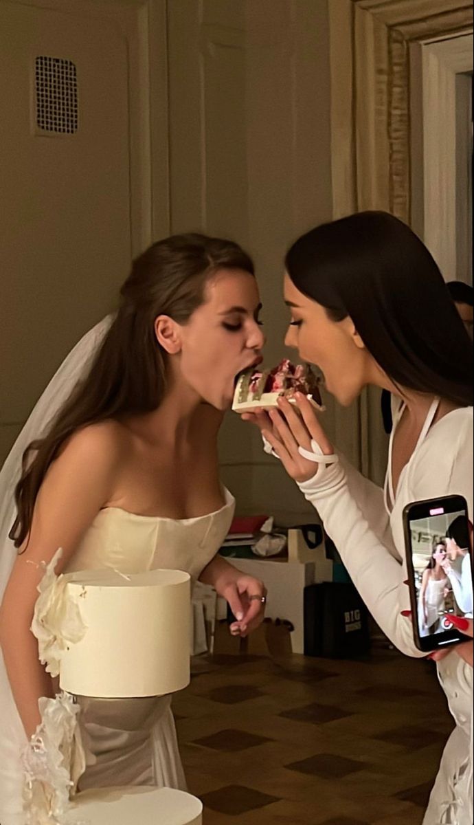 double wedding, wedding aesthetics свадьба, двойная с�вадьба, эстетика свадьбы Fkn Gossip, Wlw Wedding, Girlfriend Goals, Lesbian Wedding, Gay Wedding, Future Wife, Persona 5, Marry You, Wedding Pics