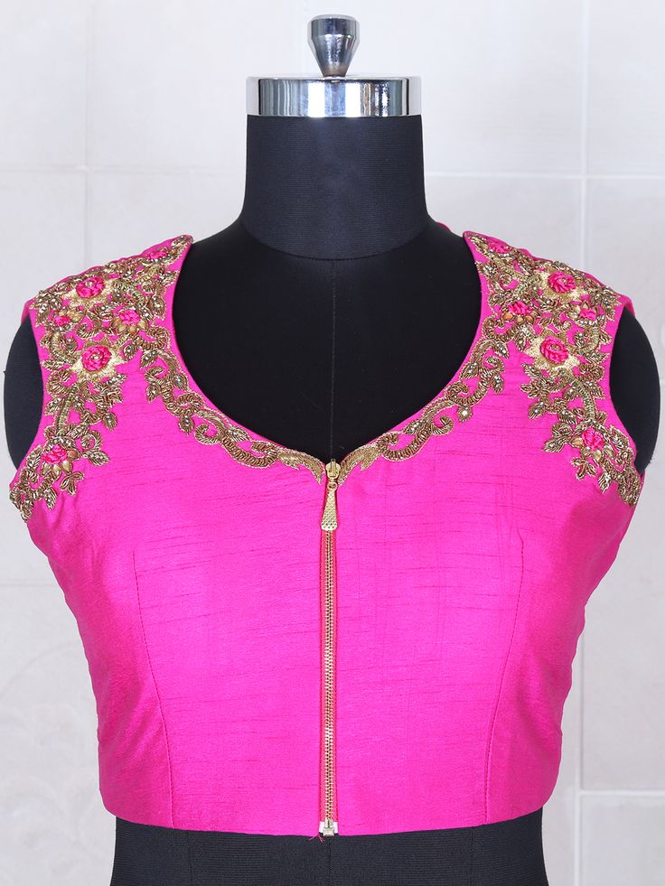 Pan Shape Neck Design Blouse, Blouse Designes, Blouse Necklines, Bridal Blouses, Fashion Blouses, Sari Blouse Designs, Design Blouse, Maggam Work Blouses, Choli Designs