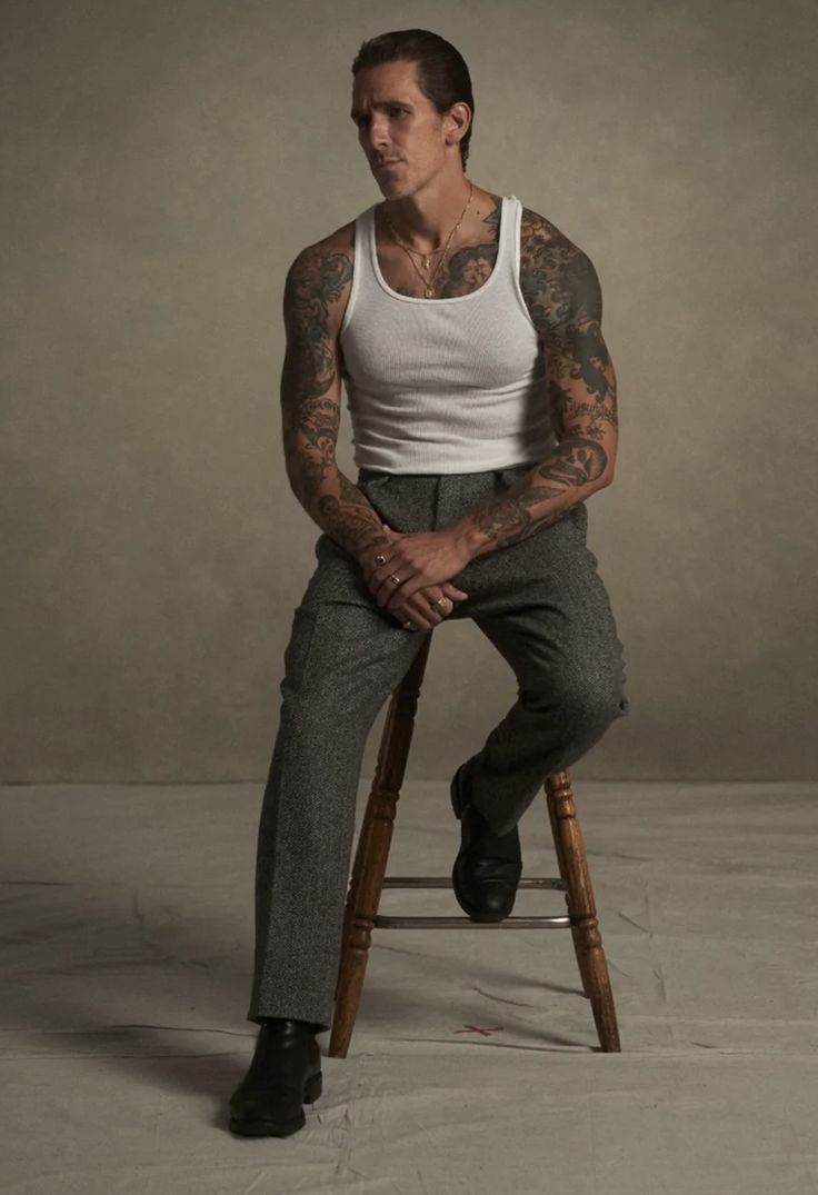 Tattooed Men Fashion, Tattooed Men Style, Mob Husband Outfit, Mafia Fashion Men, Mafia Style Men, Mafia Outfits Men, 1950 Mens Fashion, Miami Style Outfits, Mafia Fashion