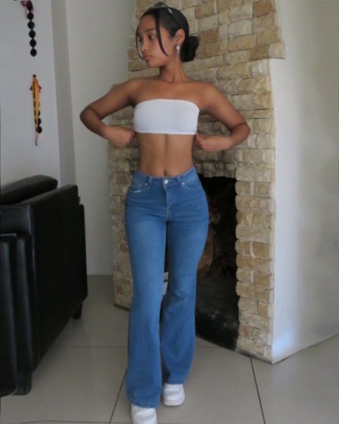 Flare jeans, y2k aesthetic, high rise flare jeans Flare Jeans With Tank Top, Flare Long Sleeve Top Outfit, High Waisted Blue Jeans Outfit, High Rise Flair Jeans Outfit, Tube Top Fits Aesthetic, Low Waisted Leggings Outfit, Midrise Jean Outfit Y2k, Flare Jeans With Air Forces, Low Waisted Jeans Flare