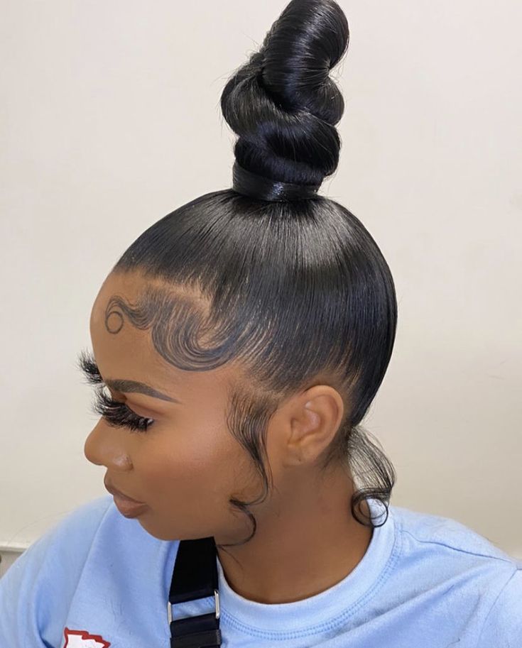 Bhaddie Hairstyle, Weave Ponytail Hairstyles, Banana Hair Clips, Banana For Hair, Braids Hairstyles Pictures, Pelo Afro, High Bun, Natural Hair Styles Easy, Hairstyles For Curly Hair