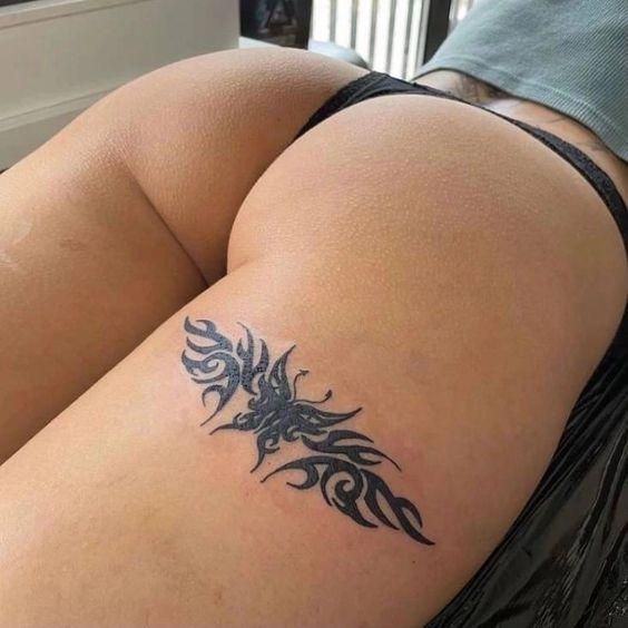 Stile Kendall Jenner, Bum Tattoo, Cute Tattoos For Women, Hot Tattoos, Feminine Tattoos, Dope Tattoos, Tattoo Model, Simplistic Tattoos, Creative Tattoos