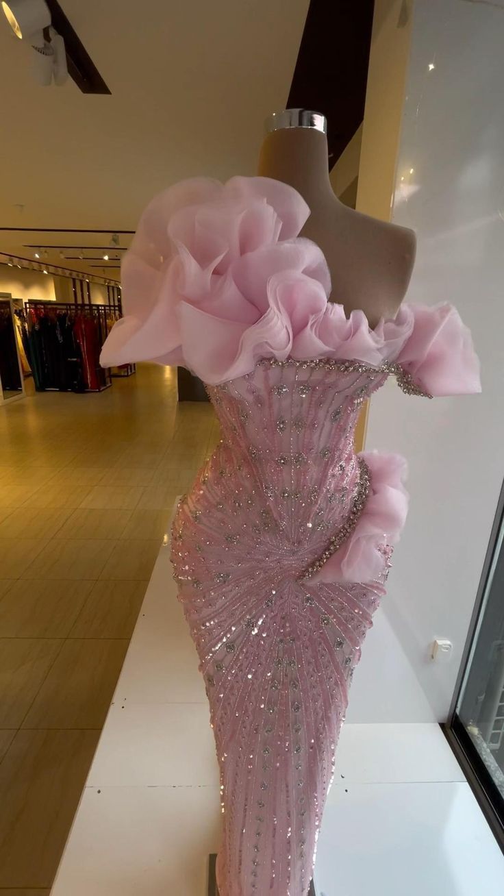 Ring Ceremony High School Outfits, Custom 21st Birthday Outfit, Prom Dresses Nigeria, Cute Spring Birthday Outfits, Pink Met Gala Dresses, Heart Prom Dress, Exotic Prom Dresses, Baddie Prom Dresses, After Prom Outfit