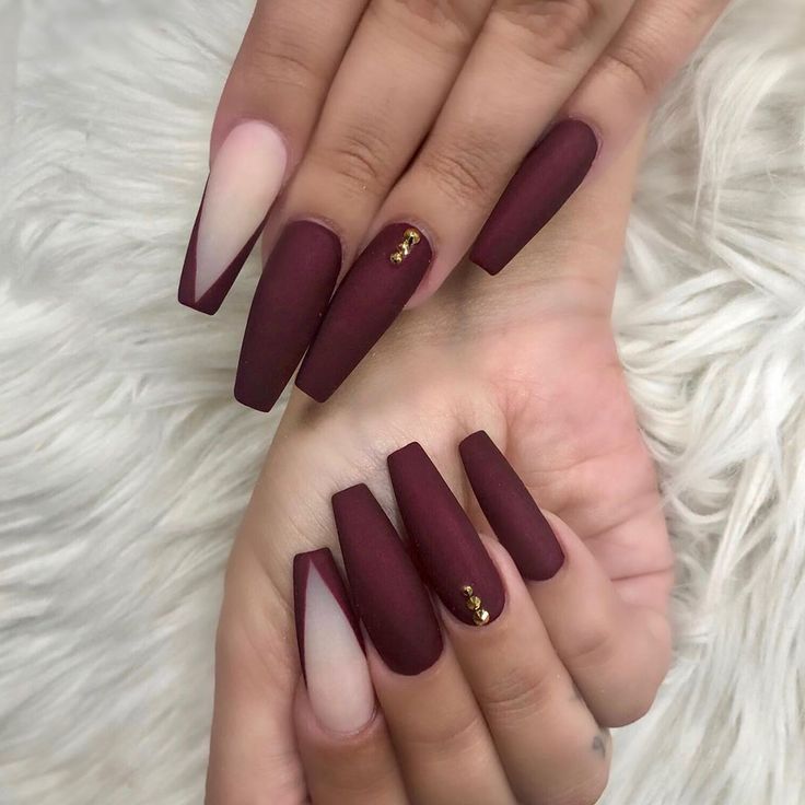 Matt Color Nails, Maroon Graduation Nails, Maroon And Tan Nails, Matte Burgundy Nails Coffin, Matte Nails Design Ideas Classy, Matte Burgundy Nails, Burgundy Matte Nails, Matte Maroon Nails, Fall Coffin Nails