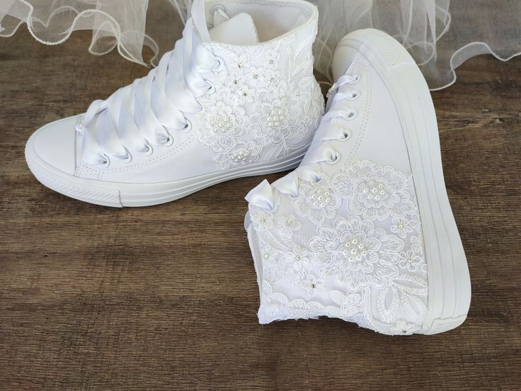 Make your wedding special with a pair of Converse made with beautiful lace and ribbons! Unique and different for every bride! Choose the ribbon that suits you among the many options I give you, and if the color you want is not available, contact me so we can create it! You can also choose personalization on the back of the hem or on the ribbon on the front of the toes. ★ Tip: Converse size is one size larger than other companies (eg if you wear Nike 8, Converse 7.5) - Upper piece of durable canv Lace-up Wedding Shoes For Ceremony, Lace-up Wedding Shoes With Laces, Lace-up Wedding Shoes With White Laces, Lace-up Wedding Shoes With Laces For Bride, Lace-up Wedding Shoes For Bride, Custom Converse Shoes, Bridal Converse, Wedding Converse, Custom Converse