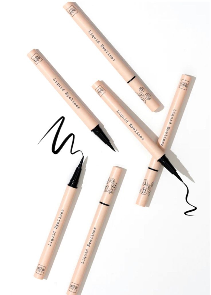 From everyday casual fine lines to dramatic wings and kitten eyes, the M2UNYC liquid eyeliner with its ultra-flexible felt tip delivers smudge-free formula in great precision that stays all day long. Get it on our website now for just $10 (link in Bio). #m2unyc #makeupmusthaves #easymakeup #makeupaddict #makeupforyou #newmakeupbrand #usmakeupbrand #affordablemakeup #makeuptime #liquideyeliner Kitten Eyes, Hooded Eyelids, Liquid Eyeliner Pen, Black Liquid, Sodium Hyaluronate, Polysorbate 80, Makeup Must Haves, Affordable Makeup, Eyeliner Looks