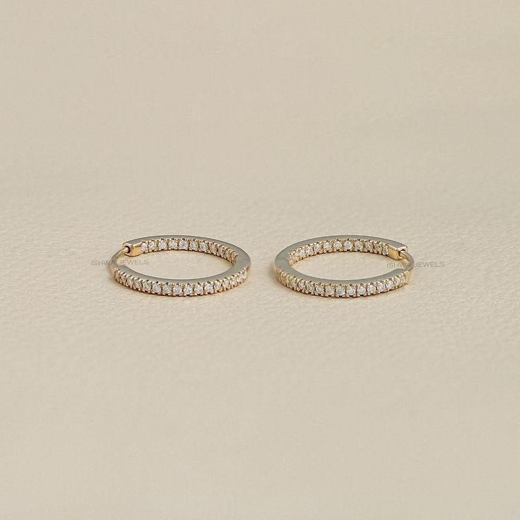 Round Natural Diamond Pave Hoop Earrings/ Elegant 14k Gold Hoops/ Minimalist Diamond Huggie Hoops/ Luxury Jewelry Gift for Her/  Perfect for Everyday Glam SKU: IBJ0603 ✯✯ 𝐃𝐢𝐚𝐦𝐨𝐧𝐝 𝐃𝐞𝐭𝐚𝐢𝐥𝐬 ✯✯ ➺ Shape: Round ➺ Color-Clarity: IJ-SI, GH-VS/SI, EF-VS/SI ➺ Size: 1.00 MM ➺ Weight: 0.24 TCW ➺ Diamond Type: Natural Earth-Mined ✯✯ 𝐄𝐚𝐫𝐫𝐢𝐧𝐠𝐬 𝐃𝐞𝐭𝐚𝐢𝐥𝐬 ✯✯ ➺ Setting Type: Prong ➺ Back Type: Lever Back ✯✯ 𝐆𝐨𝐥𝐝 / 𝐏𝐥𝐚𝐭𝐢𝐧𝐮𝐦 𝐃𝐞𝐭𝐚𝐢𝐥𝐬 ✯✯ ➺ It can be made in 10K/ 14K/ 18K Luxury Jewelry Gift, Pave Hoop Earrings, 14k Gold Hoop Earrings, Minimalist Luxury, Round Diamond Setting, Earrings Minimalist, Dream Jewelry, Gold Hoops, Jewelry Earrings Hoops