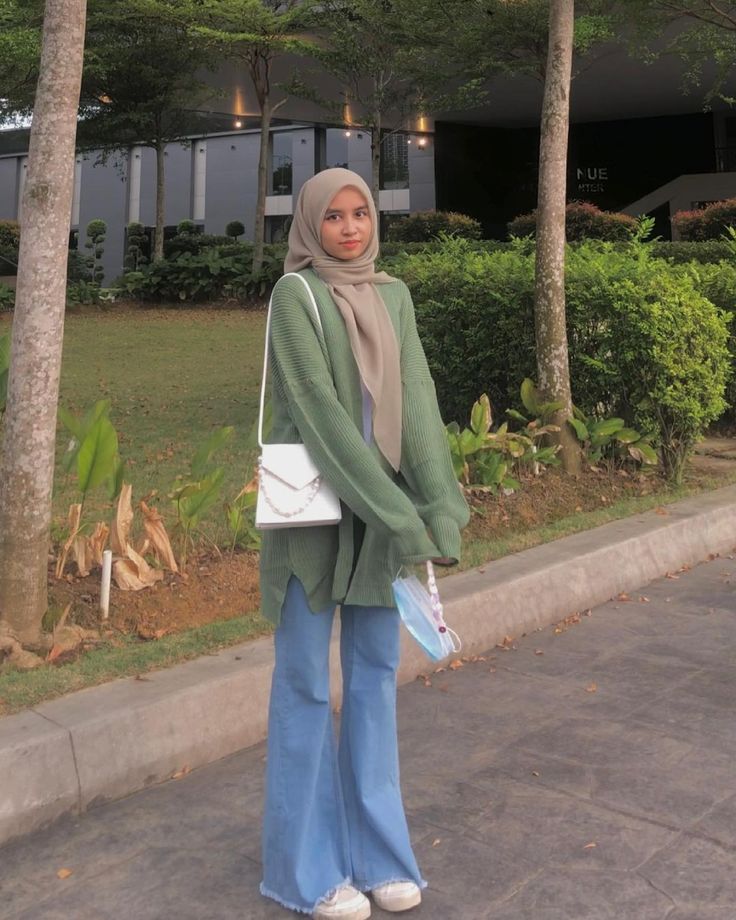 Bell ♡ on Instagram: ““if you can’t stand me then have a seat” (tap for deets)” Muslimah Jeans Outfit, Bootcut Hijab Outfit, Hijabi With Jeans, Hijabi Jean Outfits, Bootcut Pants Outfit Hijab, Modest Baggy Jeans Outfit, Bootcut Outfit Hijab, Baggy Jeans Outfit Modest, Bootcut Jeans Outfit Hijab