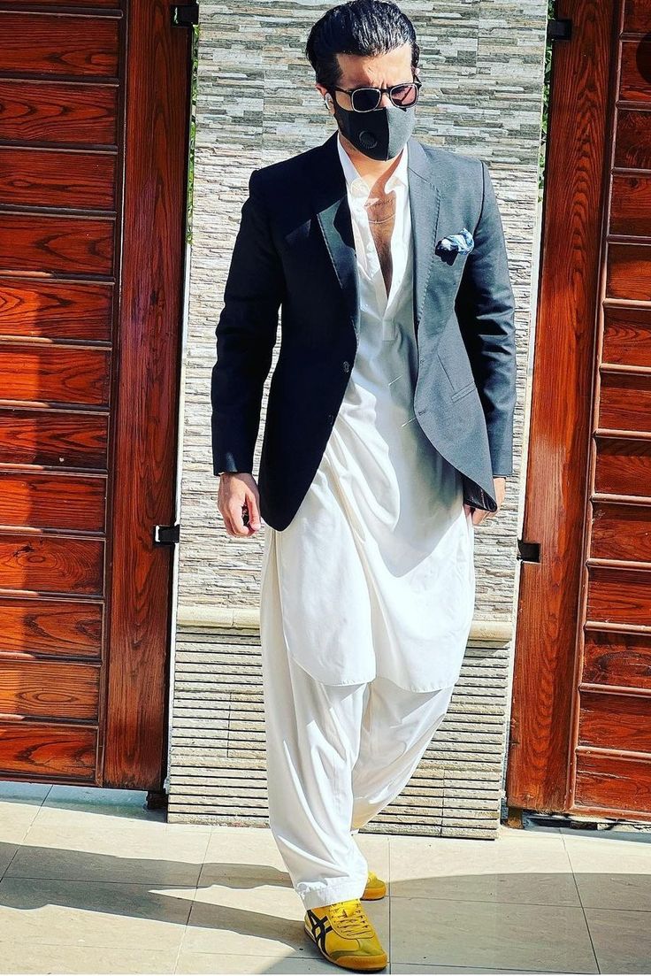 Muslim Men Clothing, Mens Clothing Guide, Mens Clothing Style, Suit For Men Wedding, Man Dress Design, Pajama Men, Indian Wedding Clothes For Men, Pakistani Kurta, Feroze Khan