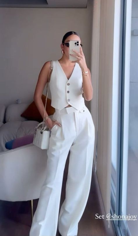 Outfit Formal Mujer, Outfits Juvenil, Chic Outfits Classy, Outfit Elegantes, Semi Formal Outfits, Lawyer Fashion, Feel More Confident, London Outfit, Traje Casual