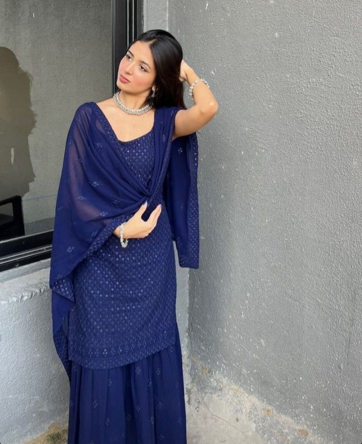 Navy Blue Dress Design Pakistani, Sharara Suit Aesthetic, Desi Wedding Outfit Ideas, Hindi Traditional Dress, Aesthetic Suits Indian, Pretty Suits Indian, Navy Blue Traditional Dress, Descent Outfits For Women, Foreigners In Indian Wear