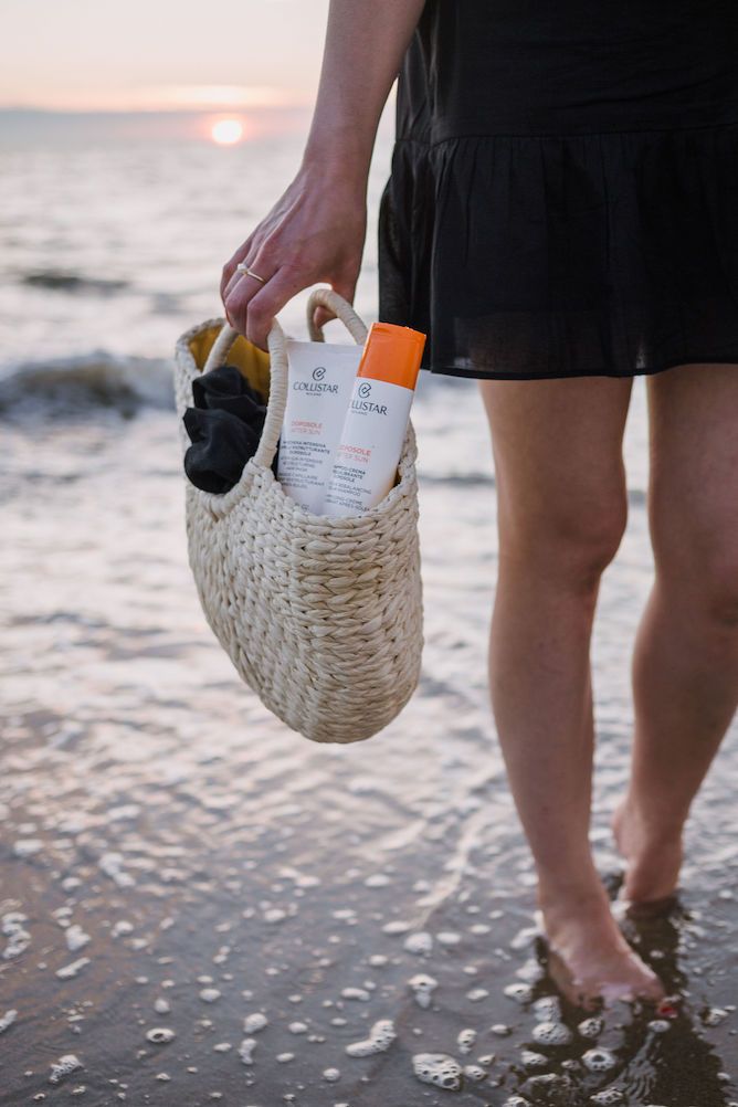 Wat is een echt goede aftersun? (Op welke ingredienten moet ik letten?) Beach Skincare Photography, Beach Product Shoot, Sunscreen Photoshoot, Spa Ceylon, Beach Skincare, Pool Photography, Oily Face, Peach Lemonade, Sea Photo