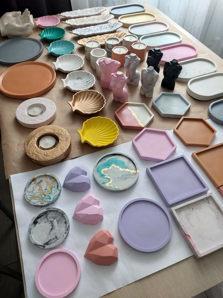 there are many different shapes and sizes of plates on the table