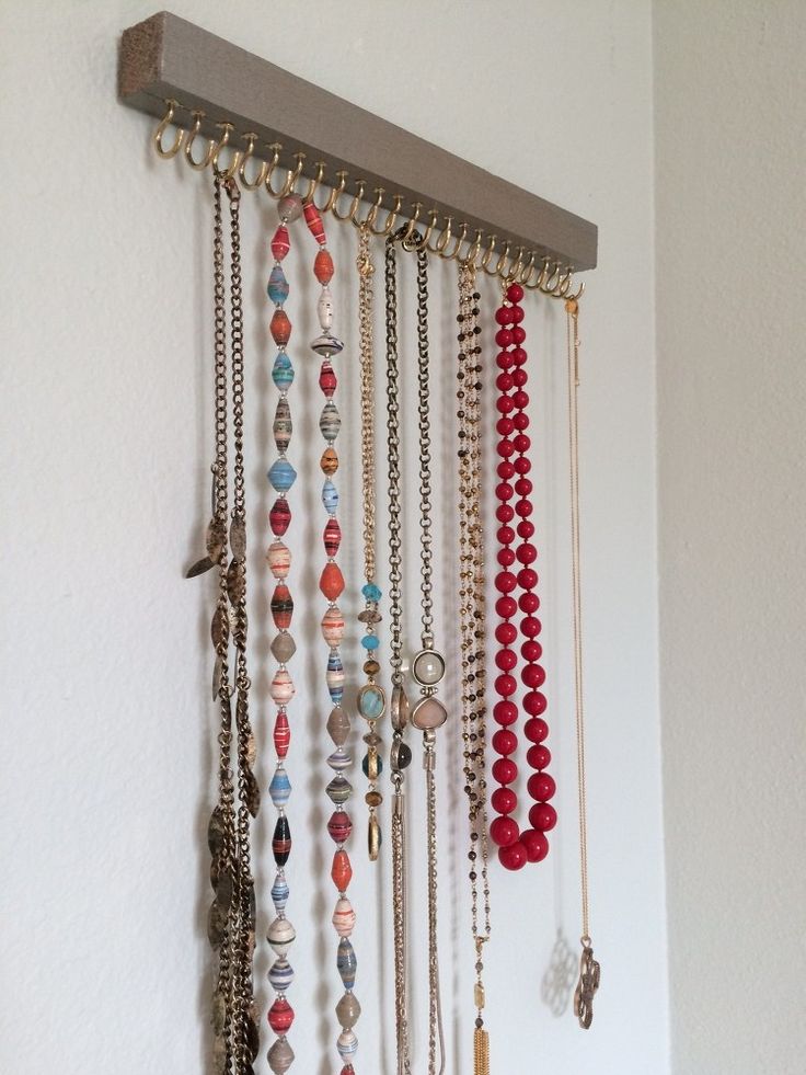 a wall hanging with many different necklaces on it