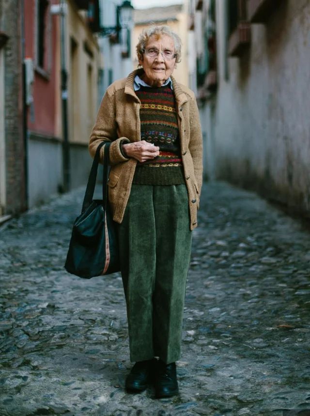 For Emma Forever Ago, Elderly People, Granny Chic, Advanced Style, Androgynous Fashion, Old Woman, Old Lady, Old People, Mode Inspiration