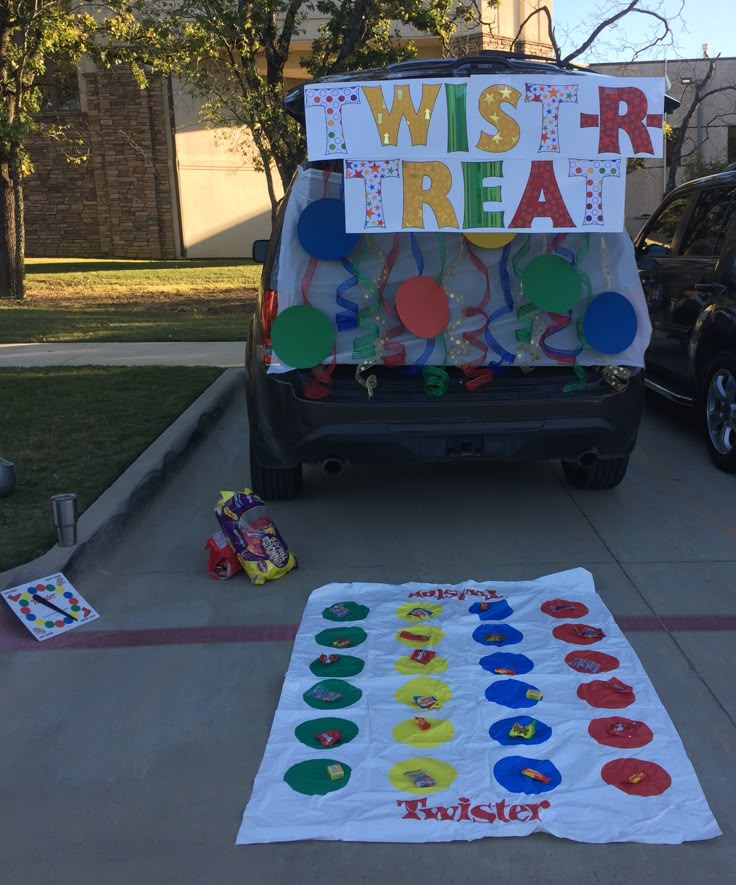 a car parked in front of a sign that says wise - r - rea