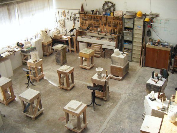 a room filled with lots of different types of furniture and workbench sets in it