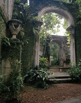 an old building with ivy growing on it's walls