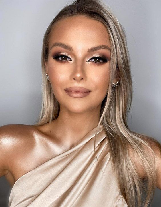 Make Up For A Ball, Vegas Hair And Makeup, Gold Eye Makeup Bridesmaid, Evening Wear Makeup, Make Up With Champagne Dress, Makeup Look Gold Dress, Prom Make Up For Gold Dress, Gold Face Makeup Looks, Formal Makeup For Gold Dress