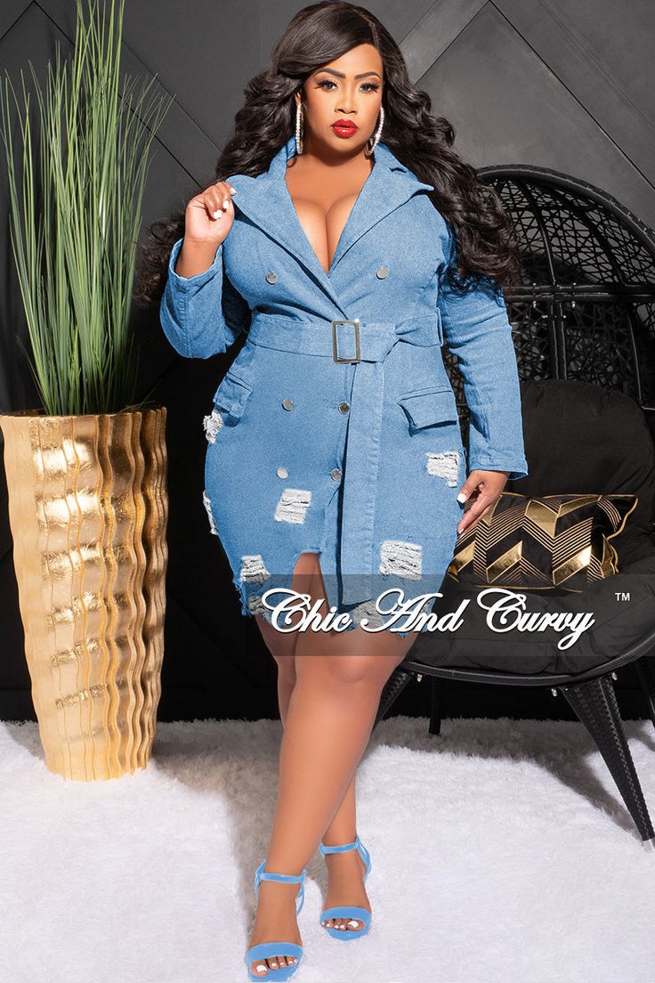 Stretch dress Collar Long sleeves Distressed Self tie belt Button closure 75% cotton 23% polyester 2% spandex Hand wash cold Model is wearing a 2X Plus Size Denim Outfits, Distressed Dress, Chic And Curvy, Dress Collar, Denim Blazer, Plus Size Jeans, Stretch Dress, Light Denim, Blazer Dress