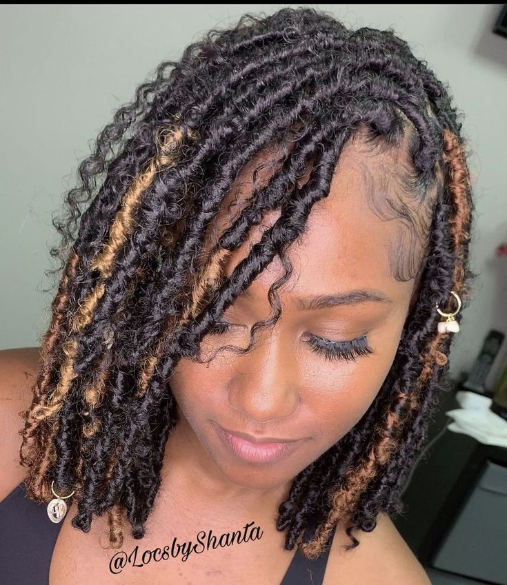 Shoulder Faux Locs, Dread Crochet Hairstyles, Crochet Braids Hairstyles Locs, Soft Locs Bob Hairstyles, Short Soft Faux Locs, Short Boho Locs Black Women, Boho Goddess Locs Short, Bob Goddess Locs, Goddess Faux Locs Short