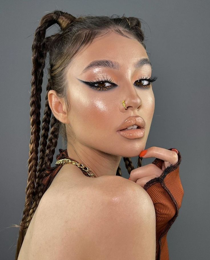 Hip Hop Concert Makeup Looks, Rolling Loud Makeup, Hip Hop Dance Makeup Looks, Festival Makeup Black Women, Hip Hop Makeup Looks, Rap Concert Makeup, Raver Hairstyle, Sporty Makeup Look, Techno Party Makeup