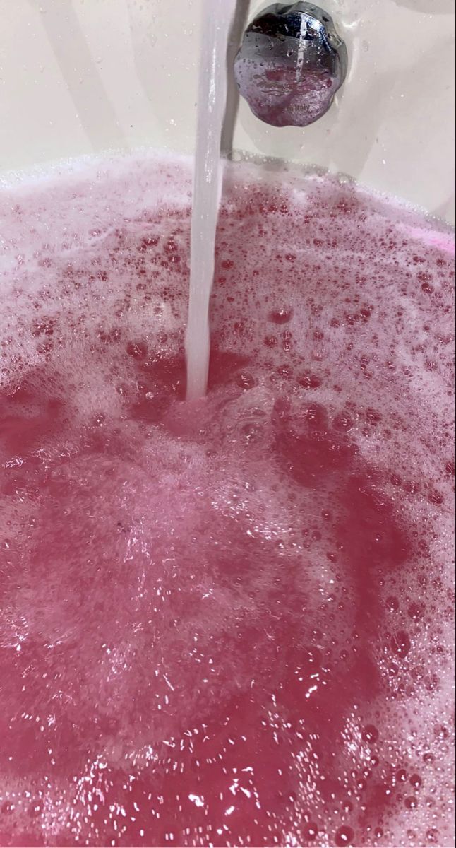 Bath bomb Bubble Pink Aesthetic, Pink Bubble Bath Aesthetic, Selfcare Aesthetic Pictures Pink, Selfcare Pink Aesthetic, Baths Aesthetics, Pink Bath Aesthetic, Pink Bubbles Aesthetic, Bath Aesthetic Girl, Pink Life Aesthetic