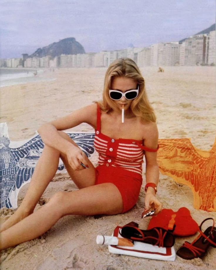 L'Officiel Magazine, 1974 | #1970s #CandySays Isabel Lucas, Lauren Hutton, 70s Inspired Fashion, Eleven Paris, Vintage Swim, Vintage Suits, 1970s Fashion, 70s Inspired, Vintage Beach