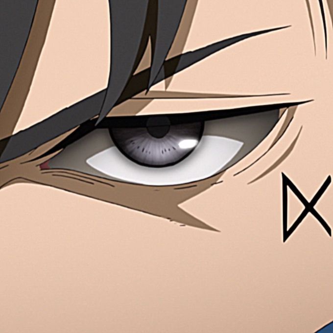 an anime character's eye with black and white markings on the iris, as well as eyebrows