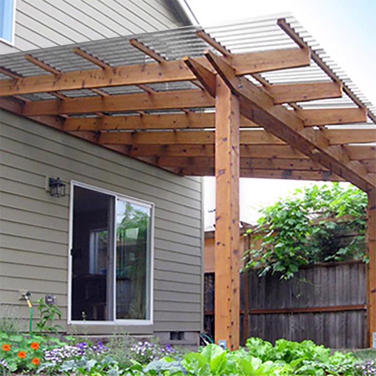 an outdoor garden with lots of plants and flowers