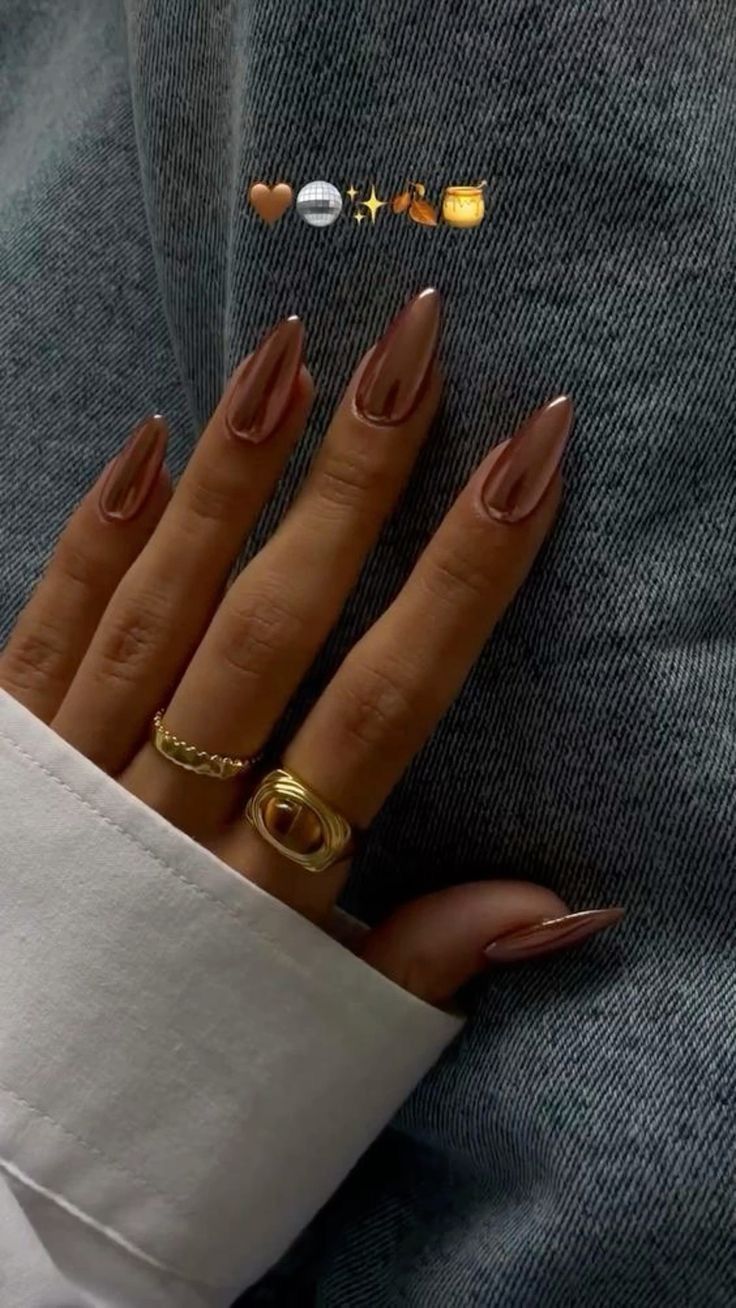 Nail Fall Inspiration, Autumn Inspo Nails, Nails Ideas Fall Autumn, Simple Short Almond Nails Fall, Nails Ideas Autumn 2024, Autumn Style Nails, Copper Metallic Nails, Fall Nail Styles Autumn, Nails For Autumn 2024