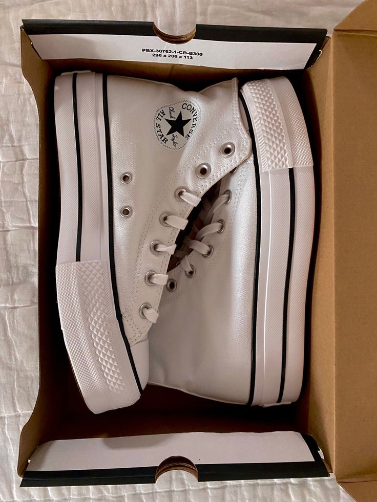 white platform converse shoes sneakrs hightop white black platform trendy basic converse chuck taylor Chunk Taylor Converse White, Thick Sole Converse, Converse High Platform, Chuck Taylor Platform Converse, Basic White Shoes, White And Black Converse, Platform Converse Shoes, White Hightop Converse, Hightop Platform Converse