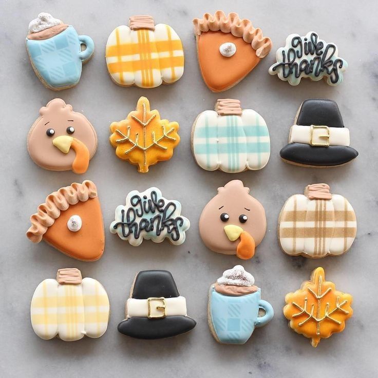 decorated cookies are arranged in the shape of turkeys, pumpkins, and hats