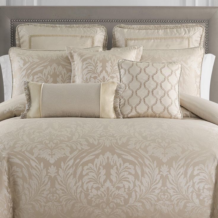 the comforter is made up and ready to be used in this bedding set