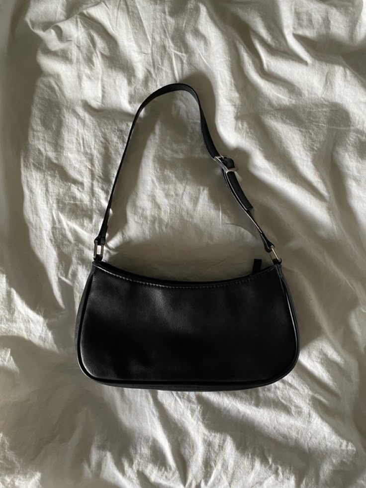 Black Purses Aesthetic, Simple Black Purse, Black Shoulder Bag Aesthetic, Black Bags Aesthetic, Black Purse Aesthetic, Mini Bags Aesthetic, Mini Purse Aesthetic, Shoulder Bag Aesthetic, Small Black Bag