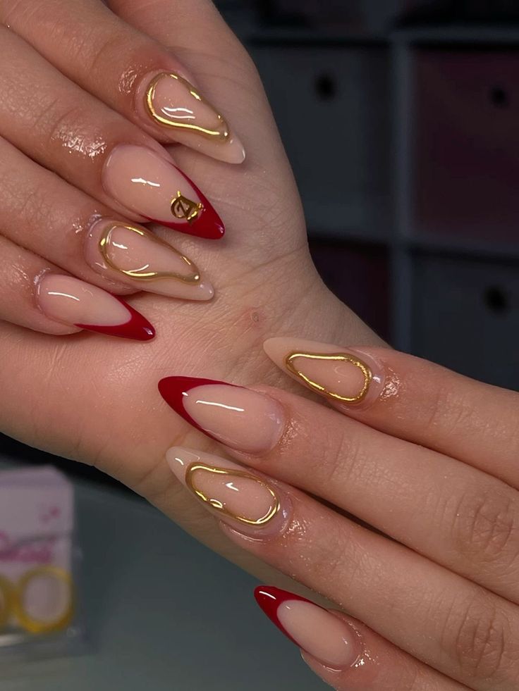 Almond Nails With Red Design, Red And Gold Nails Almond, Gold And Red Nails Acrylic, Red With Gold Nails, Red Gold Nails Design, Almond Nails Designs Red, Red And Gold Nails Ideas, Red And Gold Nail Designs, Almond Nails Red