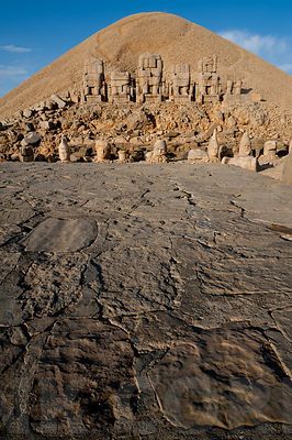 the desert is covered in rocks and sand, with an ancient structure on top of it