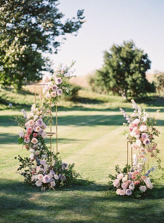 Wedding arch is a sturdy backdrop stand for beautiful wedding background. It's a collapsible backdrop stand that pairs with wedding altar flower arches. Wedding Alters, Metal Wedding Arch, Couple Pic, Wedding Arch Flowers, Arch Flowers, Wedding Altars, Wedding Ceremony Flowers, Ceremony Arch, Silk Flower Arrangements