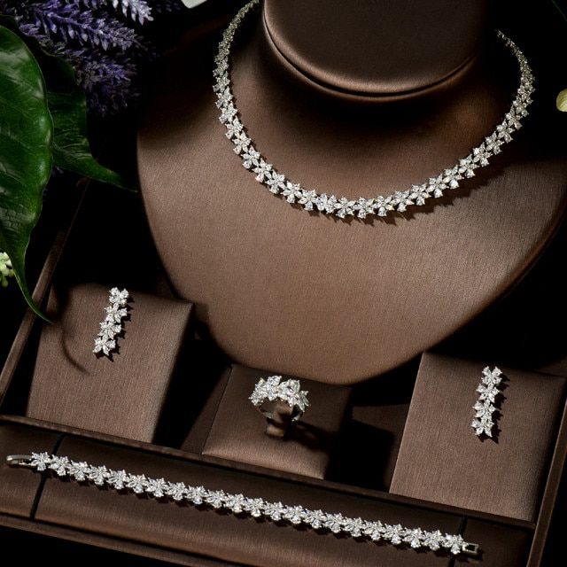 خواتم خطوبة, Diamond Jewelry Set, Fancy Jewelry Necklace, Expensive Jewelry Luxury, Diamond Necklace Designs, Zirconia Necklace, Diamond Jewelry Necklace, Classy Jewelry, Fancy Jewellery