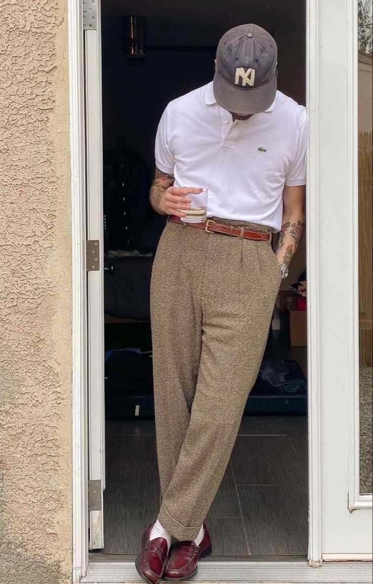 Tan Slacks Men Outfit, Old Money Aesthetic Mens Fashion, Smart Mens Fashion, Decent Men Outfit, Refined Mens Style, Italian Fits Men, Spring Fashion Outfits Men, Grandfather Outfit Men, Mens Style Professional