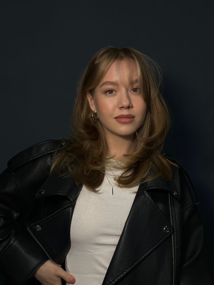 Jenn Im Hair, Haircut For Thick Hair Bangs, Medium Length Black Hair With Bangs, Bangs And Medium Length Hair, Shaggy Wolfcut Medium Hair, Wide Face Haircut, Haircut 2024, Haircuts For Medium Length Hair, Layered Haircuts For Medium Hair