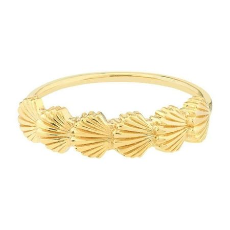 Bring the beauty of the ocean to your fingertips with this stunning 14K yellow gold ring. The six scallop seashells are artfully arranged side by side to create a unique and eye-catching design. Perfect for those who love the beach or have a passion for marine life, this ring is a true statement piece. Its high-quality materials ensure it will last a lifetime and be cherished for generations to come. Product SpecificsAll specifications are approximate and may vary for the same model. Metal Yello Beachy Ring, Ocean Rings, Scallop Seashell, Seashell Ring, Ocean Ring, Prom Inspo, Beachy Jewelry, Summer Rings, Europe Fashion