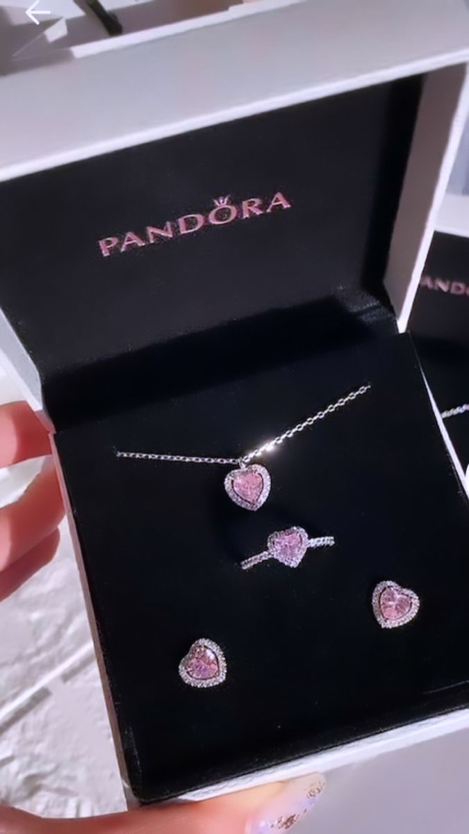 Pandora Set, Pandora Bracelet Charms Ideas, Cute Promise Rings, Xoxo Jewelry, Pandora Bracelet Designs, Jewelry Accessories Ideas, Dope Jewelry, Pink Girly Things, Pandora Bracelet Charms