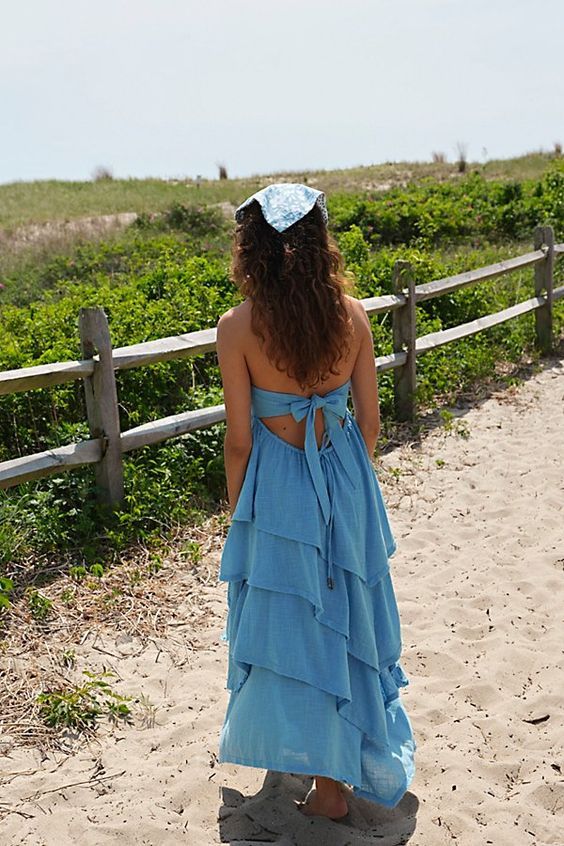 Seraina Maxi #BeachyOutfits #BeachStyle #Beachwear #BeachLooks Long Blue Maxi Dress, Blue Beach Dresses, Senior Pictures Dresses, Beachy Dresses, Beachy Outfits, Senior Photo Outfits, Long Sundress, Tailored Clothes, Maxi Sundress