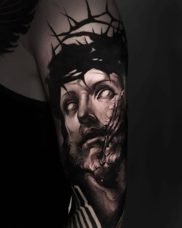 the face of jesus with crown of thorns on his head is shown in black and white