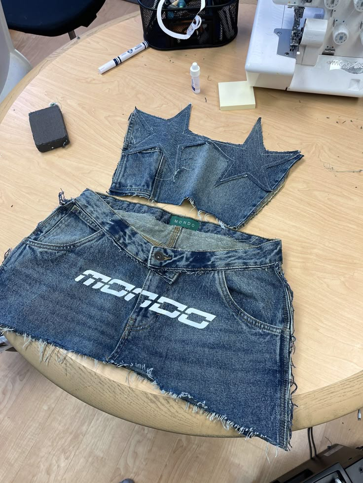 Creative Jeans Ideas Diy Fashion, Festival Denim Outfit, Festival Outfits Denim, Star Corset, Classy Summer Fashion, Corset Mini Skirt, Jeans Upcycle, Edgy Summer Outfits, Edgy Summer