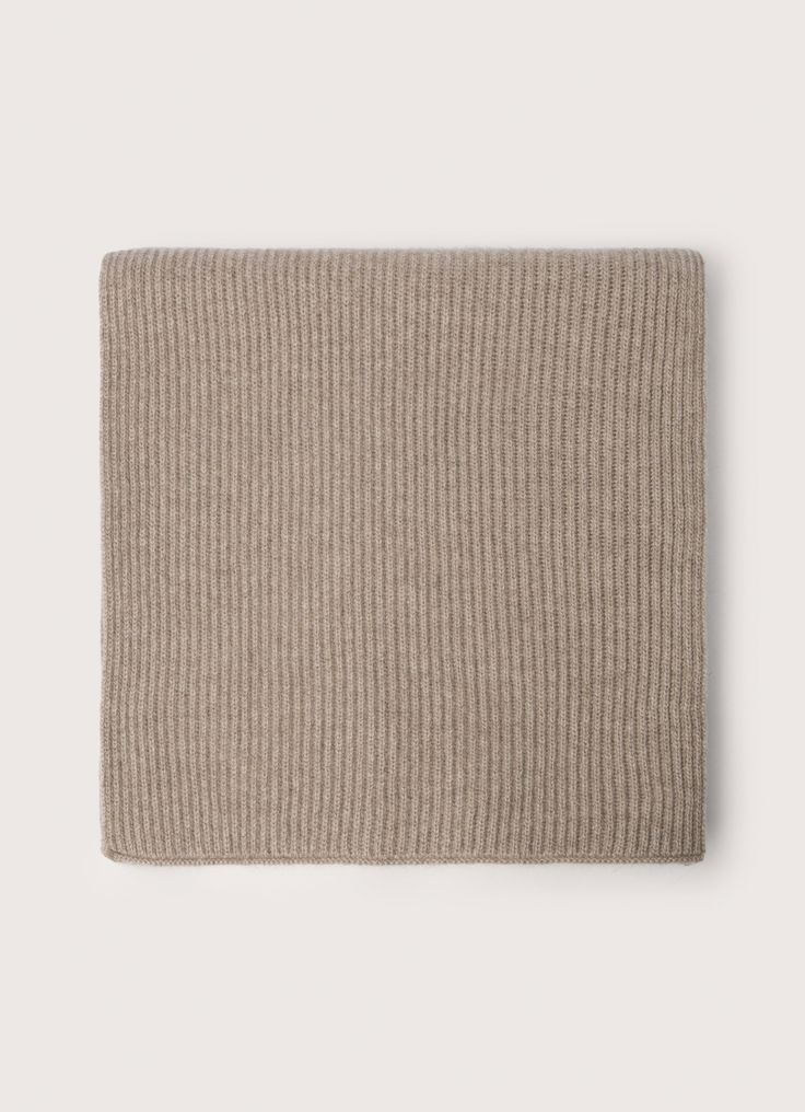 - Scarf in cardigan knit fabric. - Made 100% in cashmere. - Finished edges. - Dimensions: 176 x 30 cm. Adventure Essentials, Cardigan Knit, Fall Essentials, Plain Shirts, Sweater Pants, Cashmere Scarf, Formal Shirts, Denim Shirt, Sweater Jacket