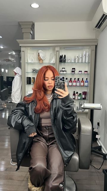 Copper Hair On Light Skin Black Women, Cowboy Copper Black Woman, Ginger Layered Hair, Copper Hair On Dark Skin, Hair Color For Light Skin, Ginger Hair Outfits, Sewin Styles, Ginger Hair On Brown Skin, Black Woman Red Hair